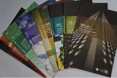 我與其他關心香港社會發展的專業人士，在2007年成立公共政策研究智庫「公共專業聯盟」，就各種社會議題，發表了60多篇研究報告和意見書，為政府施政提供研究結果及意見。